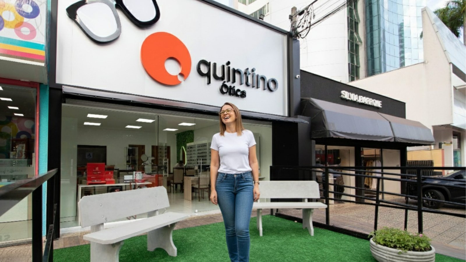 Fachada e equipe da Ótica Quintino no centro de Londrina