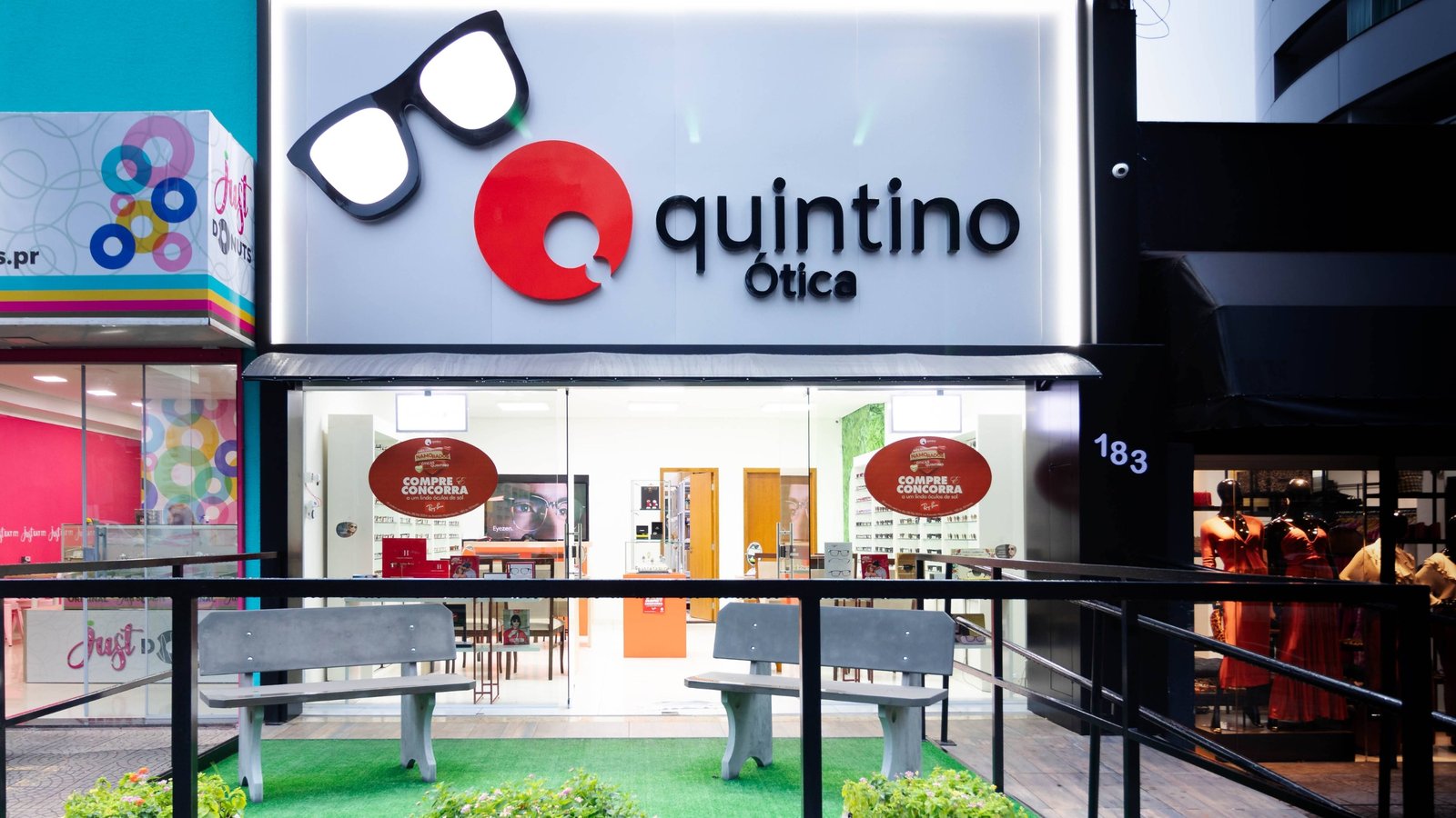 Fachada da Ótica Quintino na Av. Higienópolis, 183, em Londrina