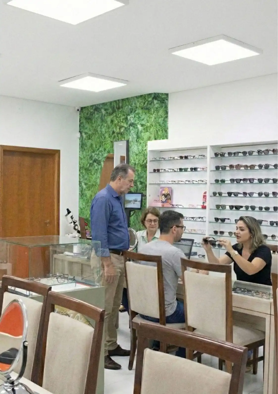 interior loja ótica quintino